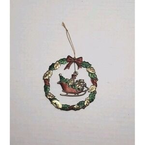 Vtg Russ Heirloom Collection No. 5918 Wreath/Sleigh Metal Christmas Ornament